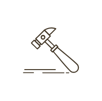 Ein stilisierter Hammer in Braun, diagonal positioniert, symbolisiert Handwerks- oder Bauarbeiten.